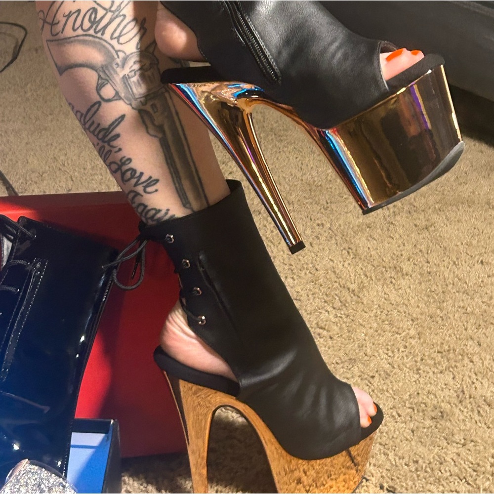 Seven-inch platform stiletto faux leather lace-up ankle Gold chrome stiletto 👠